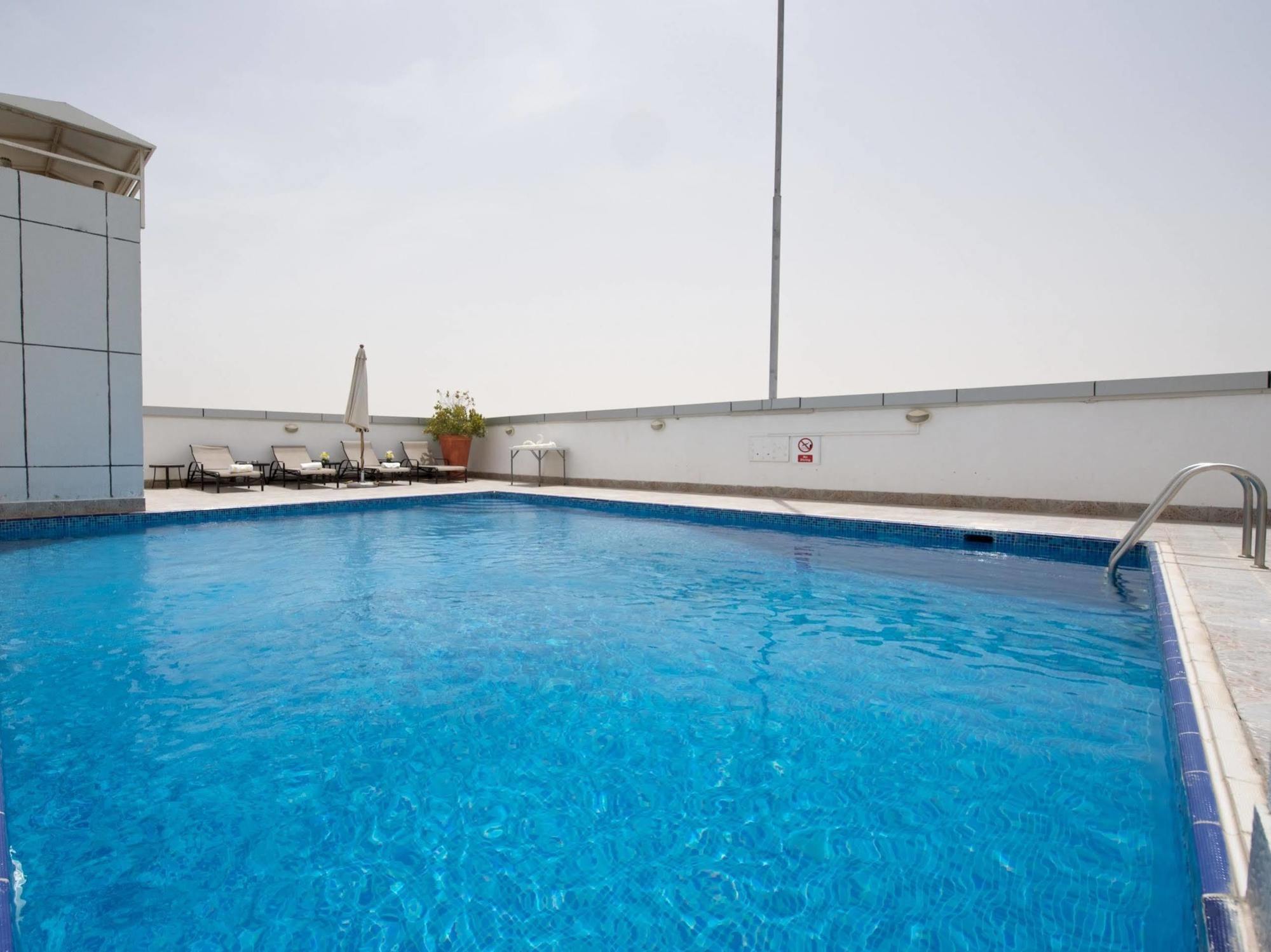 Time Crystal Hotel Apartment Dubái Exterior foto